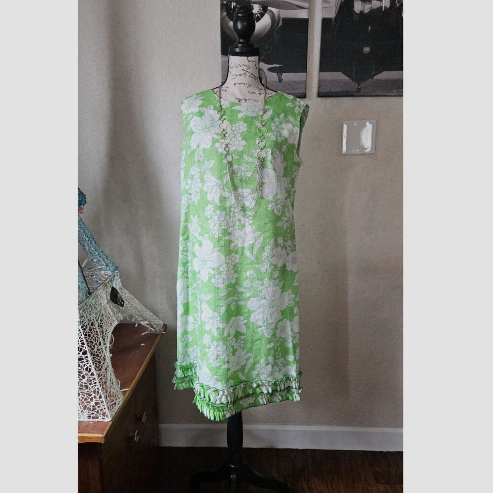 Vintage 1960s Hawaiian Print Green & White Shift Dress | Costume | Halloween